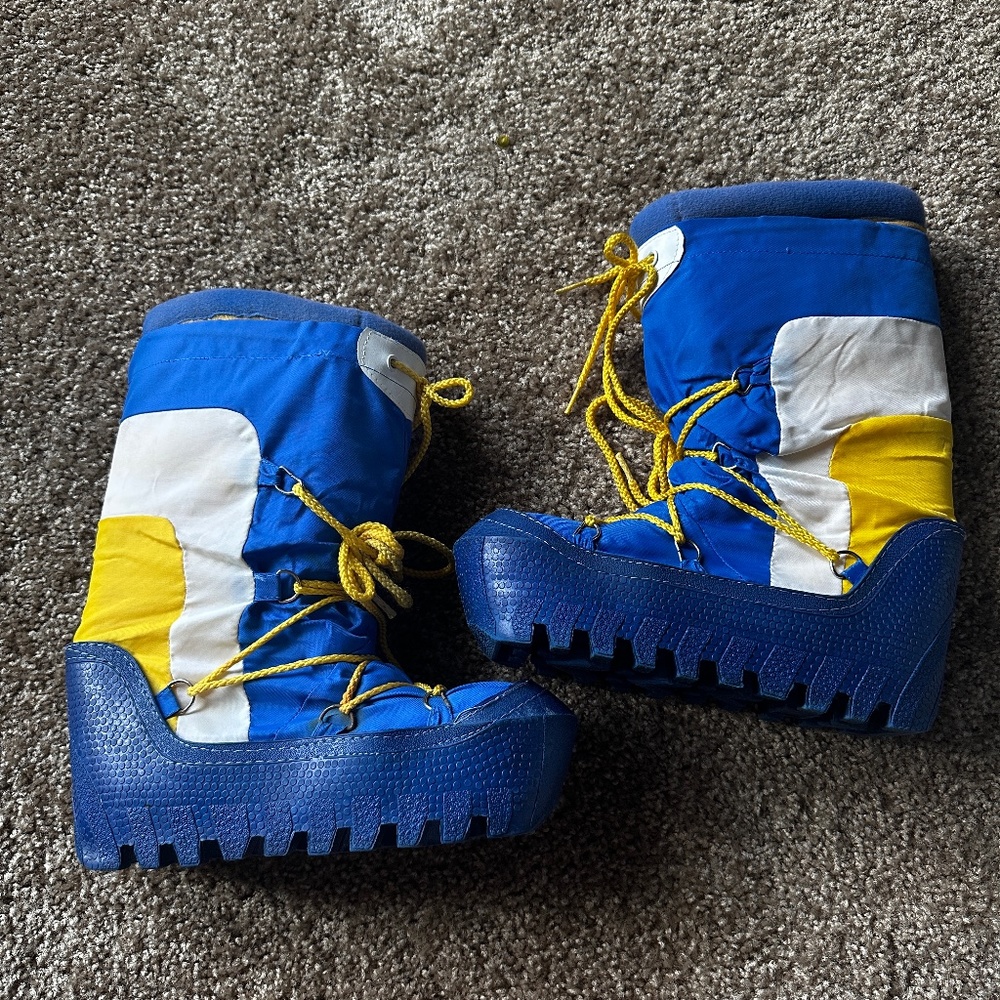 Snow boots